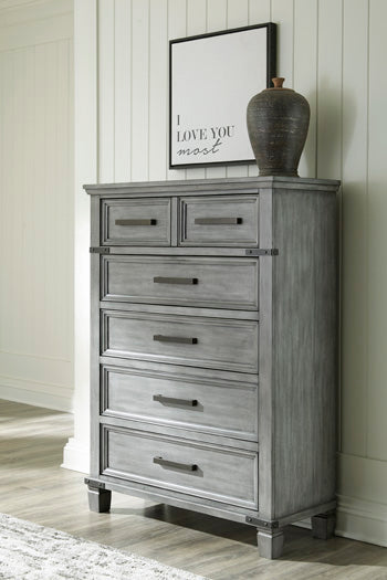 Russellyn Chest of Drawers